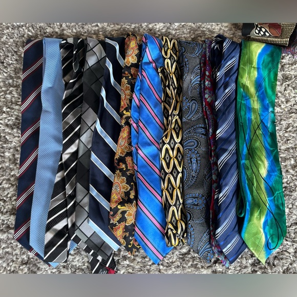 Assorted Dozen Men’s Silk Ties - Picture 1 of 8